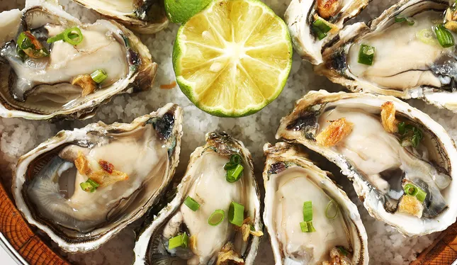 Các loại hải sản như hàu, cua, tôm và bào ngư có thể giúp nam giới lấy lại “phong độ” trong hoạt động chăn gối. Ảnh minh họa: Internet