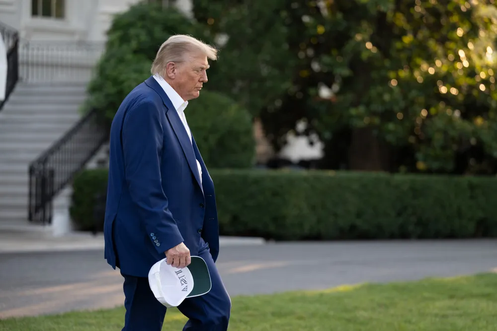Tổng thống Mỹ Donald Trump phát biểu với truyền thông vào ngày 24-6 trước khi lên đường dự hội nghị thượng đỉnh Tổ chức Hiệp ước Bắc Đại Tây Dương (NATO). Ảnh: WHITE HOUSE