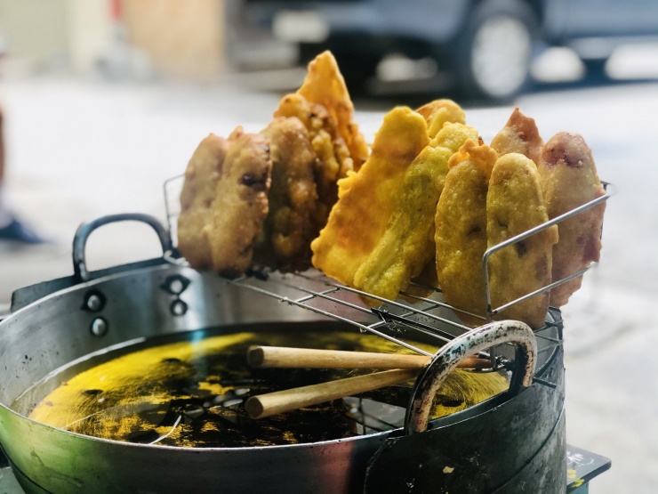 Dầu ăn không nên tái sử dụng nhiều lần. Ảnh minh họa: Ban Mai