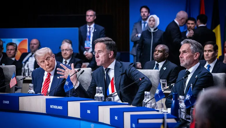 Tổng thư ký NATO Mark Rutte (giữa). Ảnh: NATO