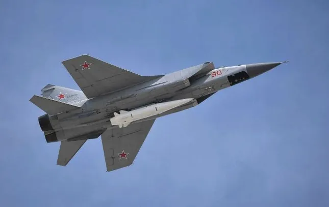 Nga dội ‘mưa’ tên lửa và UAV xuống Ukraine, máy bay Ba Lan vội xuất kích - 1