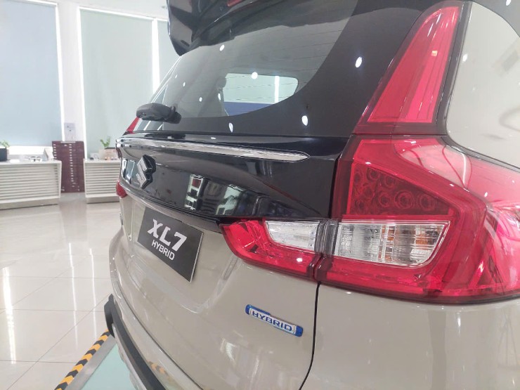 1aaxl712-1749886249-678-width740height555 XL7 Hybrid: Xe dịch vụ, chủ xe… hết đường chê - 10