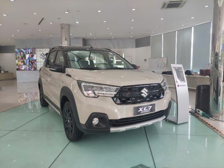1aaxl77-1749886182-381-width740height555 XL7 Hybrid: Xe dịch vụ, chủ xe… hết đường chê - 1