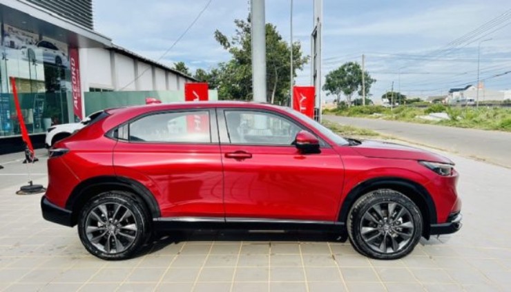 1ahondahrv5-1749491838-437-width740height424 So găng HR-V và Corolla Cross Hybrid: Ai là "gà chiến", ai là "thóc vàng"? - 6