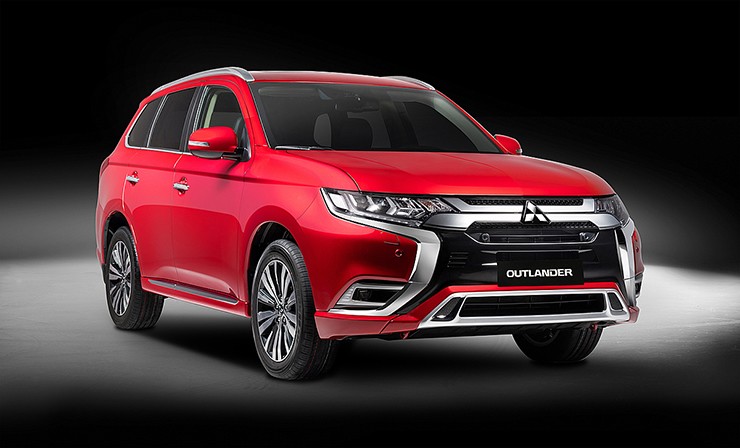 2-1750249304-540-width740height448 Giá xe Mitsubishi Outlander tháng 6/2025, crossover 7 chỗ từ 825 triệu đồng - 5