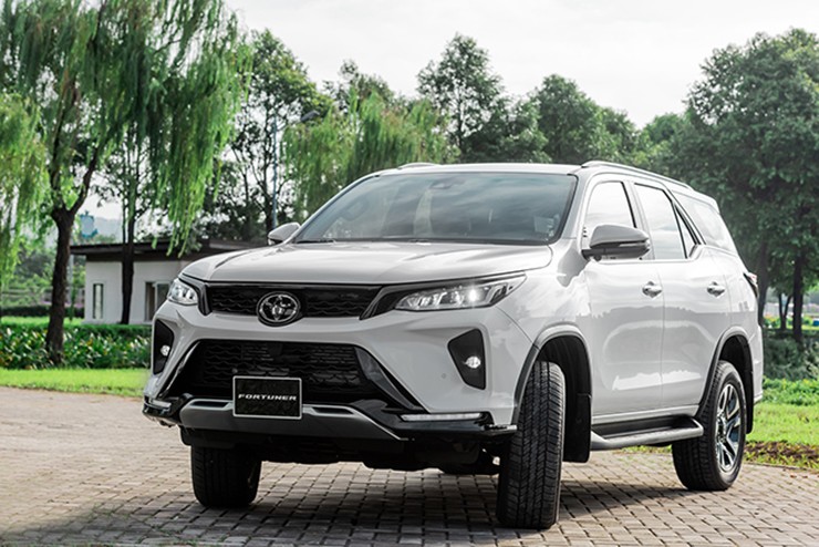 4-1749475381-553-width740height494 Giá xe Toyota Fortuner lăn bánh các phiên bản cập nhật tháng 6/2025 - 5