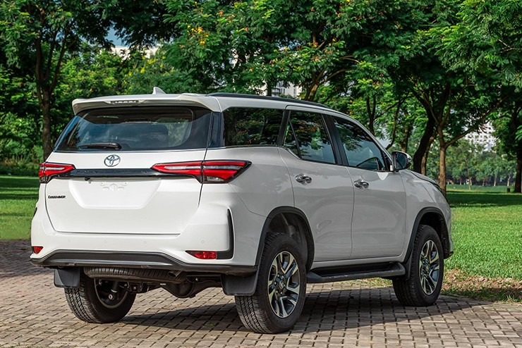 5-1749475381-85-width740height494 Giá xe Toyota Fortuner lăn bánh các phiên bản cập nhật tháng 6/2025 - 6