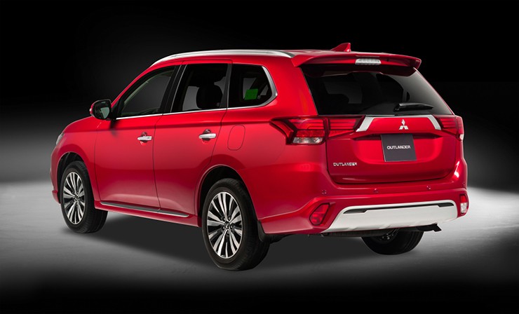 6-1750249304-295-width740height448 Giá xe Mitsubishi Outlander tháng 6/2025, crossover 7 chỗ từ 825 triệu đồng - 9