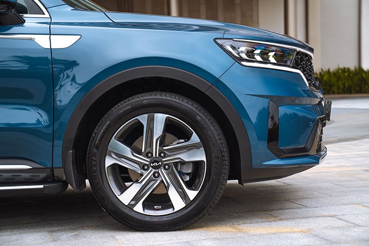 6-1751045719-18-width740height493 Giá xe KIA Sorento tháng 6/2025, ưu đãi tới 80 triệu đồng - 9