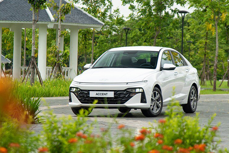 accentnew5-1749552945-104-width740height494 Soluto giá rẻ: Đánh bật Vios, Accent khỏi cuộc chơi taxi? - 14