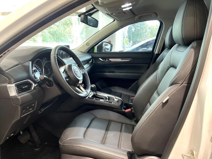 acx55-1751124487-669-width740height555 CX-5, Outlander: Xe Nhật "sang hóa", chủ xe Việt có thực sự cần? - 4