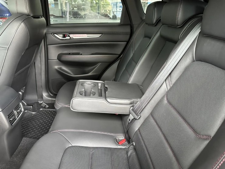 acx56-1751124487-520-width740height555 CX-5, Outlander: Xe Nhật "sang hóa", chủ xe Việt có thực sự cần? - 5