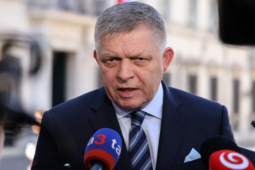adt1751069553-thu-tuong-slovakia-robert-fico-bloom__anh_cat_3_2 Slovakia chặn gói trừng phạt mới đối với Nga nhưng ủng hộ Ukraine gia nhập EU
