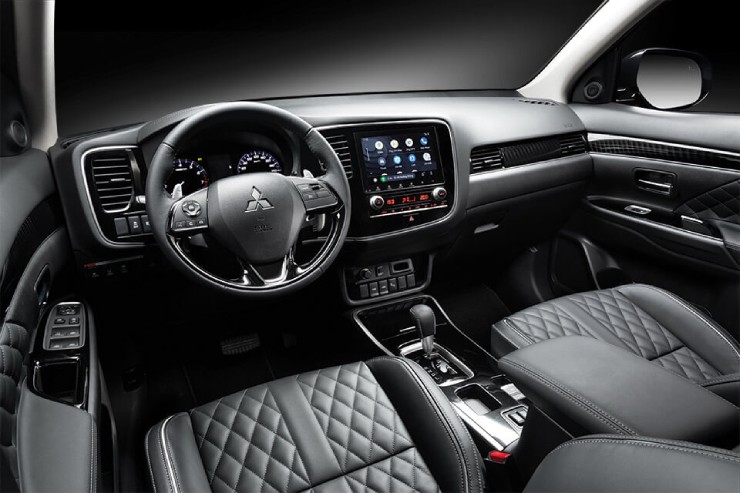 aoutlander2-1751124523-734-width740height493 CX-5, Outlander: Xe Nhật "sang hóa", chủ xe Việt có thực sự cần? - 8
