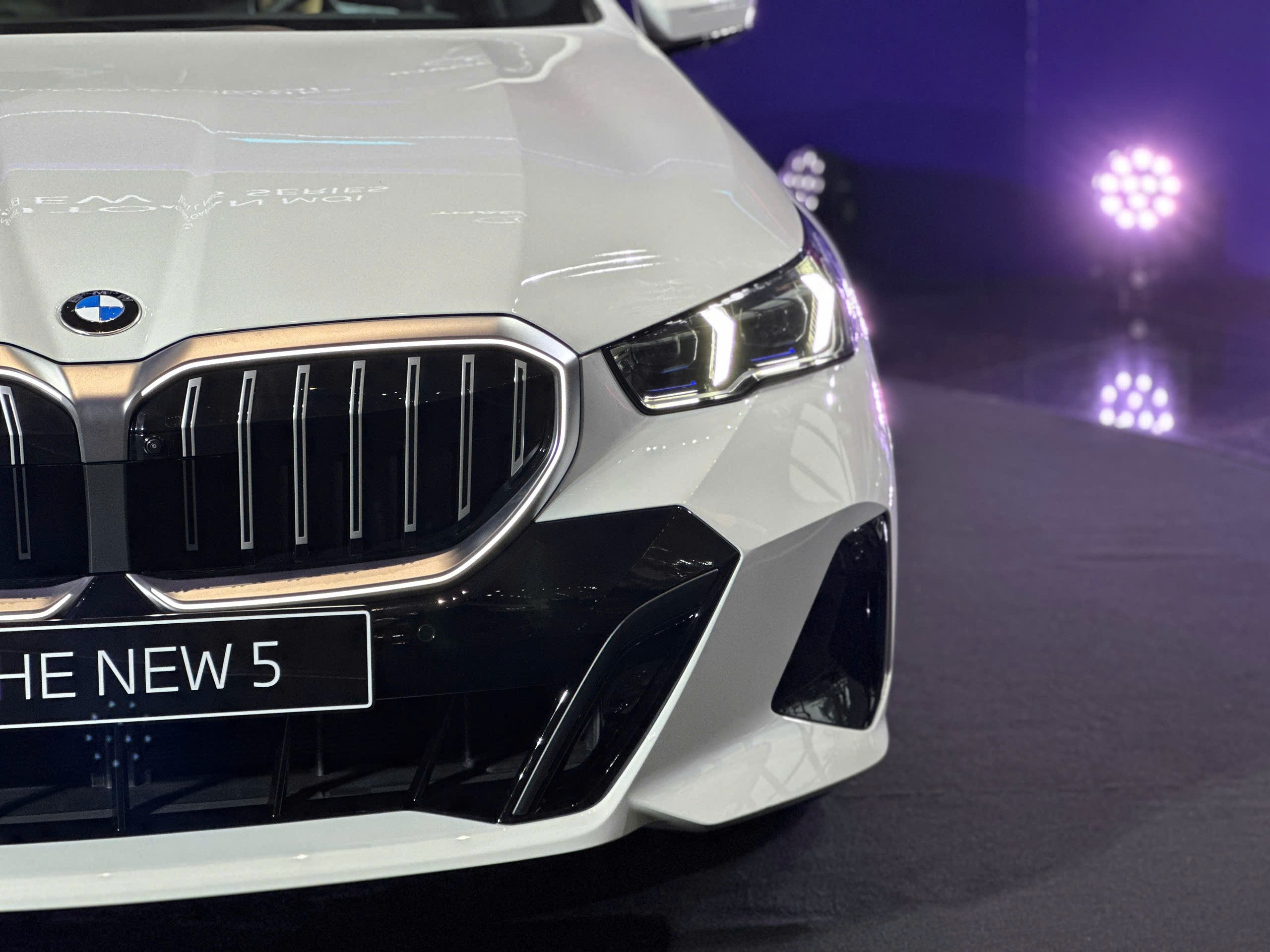 Cận cảnh BMW 5-Series mới tại Việt Nam, giá gần 2,6 tỷ đồng - 3
