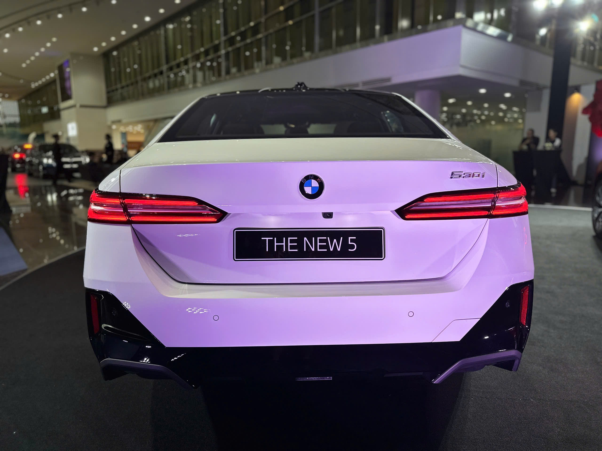 Cận cảnh BMW 5-Series mới tại Việt Nam, giá gần 2,6 tỷ đồng - 7