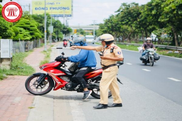 Điều kiển xe gắn máy chạy quá tốc độ trên 20 km/h bị phạt bao nhiêu? Có tịch thu xe gắn máy không?