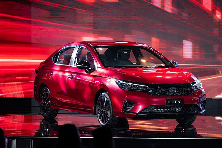 city1-1750413775-969-width740height493 Honda City, xe của người dám khác: Chọn cảm giác lái, bỏ qua "cơn lốc" giá rẻ? - 4