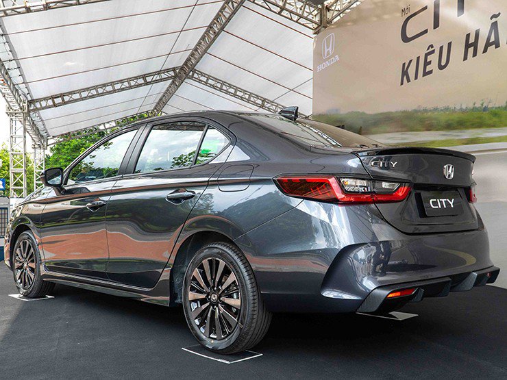 city2-1750413775-212-width740height555 Honda City, xe của người dám khác: Chọn cảm giác lái, bỏ qua "cơn lốc" giá rẻ? - 3