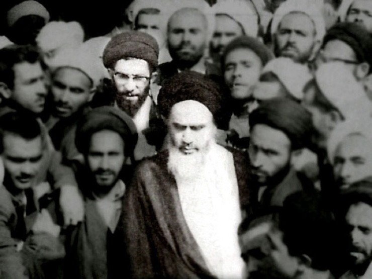 Ông Khamenei là học trò trung thành tuyệt đối với cố lãnh tụ Khomeini.