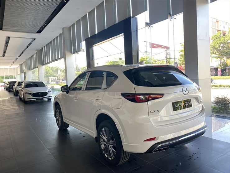 cx5hotnew6-1749816129-905-width740height555 Honda CR-V, Mazda CX-5: Chủ xe Việt đau đầu giữa bảo dưỡng hãng và ngoài hãng - 5