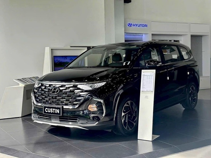 Giá xe Hyundai Custin mới nhất tháng 6/2025 - 3