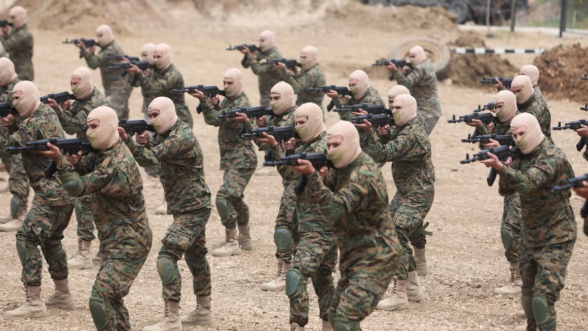Các thành viên Hezbollah được huấn luyện (ảnh: Reuters)