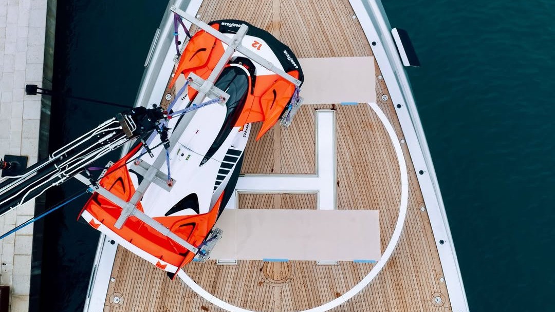 Giới siêu giàu đem siêu xe McLaren Solus GT độc nhất lên du thuyền - 4