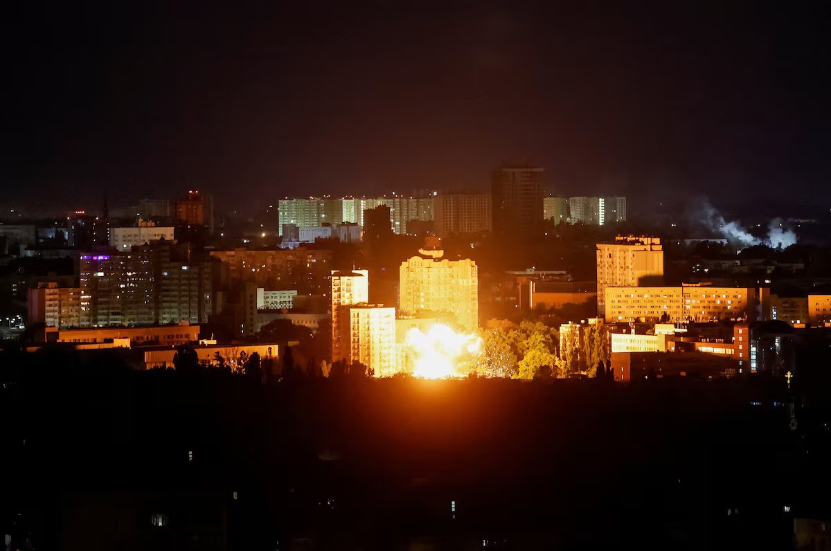 Vụ nổ do UAV gây ra ở Kiev hôm 23/6 (ảnh: Reuters)