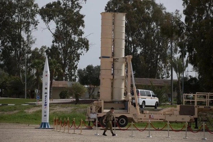 Israel có mạng lưới phòng không tinh vi nhưng tên lửa đánh chặn có hạn. Ảnh: EPA.