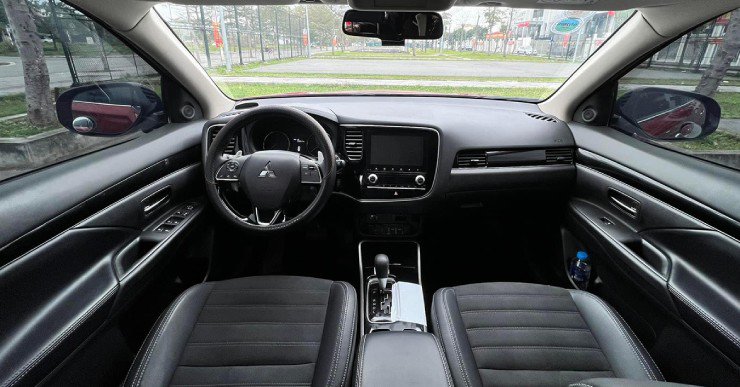 Mitsubishi Outlander liệu còn "đất sống" tại thị trường trong nước - 5