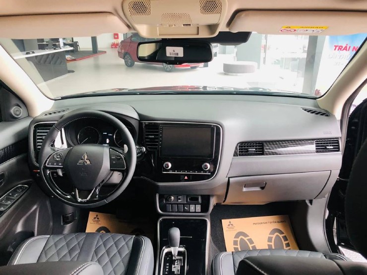 out11-1751068629-498-width740height555 Ngắm chi tiết dòng SUV Mitsubishi Outlander giá từ 825 triệu đồng - 14