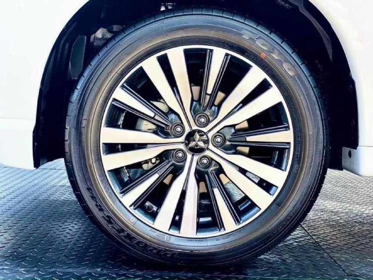 out6-1751068596-616-width740height555 Ngắm chi tiết dòng SUV Mitsubishi Outlander giá từ 825 triệu đồng - 7