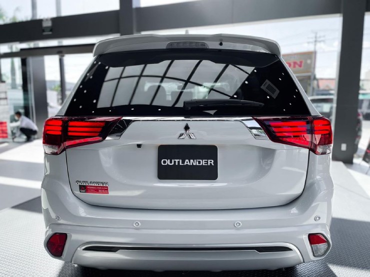 out9-1751068612-396-width740height555 Ngắm chi tiết dòng SUV Mitsubishi Outlander giá từ 825 triệu đồng - 11