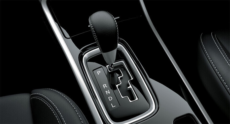 outlander7-1751124624-538-width960height518 CX-5, Outlander: Xe Nhật "sang hóa", chủ xe Việt có thực sự cần? - 12