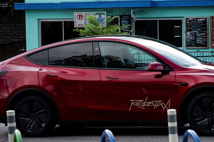 Tesla ra mắt dịch vụ robotaxi tự hành với giá 4,2 USD/chuyến - 2