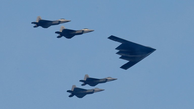  Phi đội máy bay ném bom B-2 của Mỹ (ảnh: Getty)