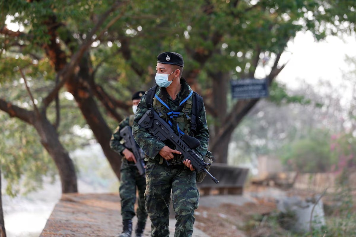 Binh sĩ Thái Lan tuần tra ở biên giới (ảnh: Reuters)