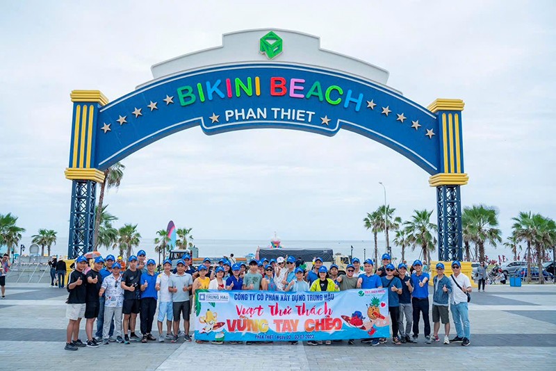 Với đội ngũ nhân sự trẻ trung, nhiệt huyết, Trung Hậu Group tạo dựng môi trường làm việc chuyên nghiệp, đề cao sự gắn kết và phát triển năng lực cá nhân