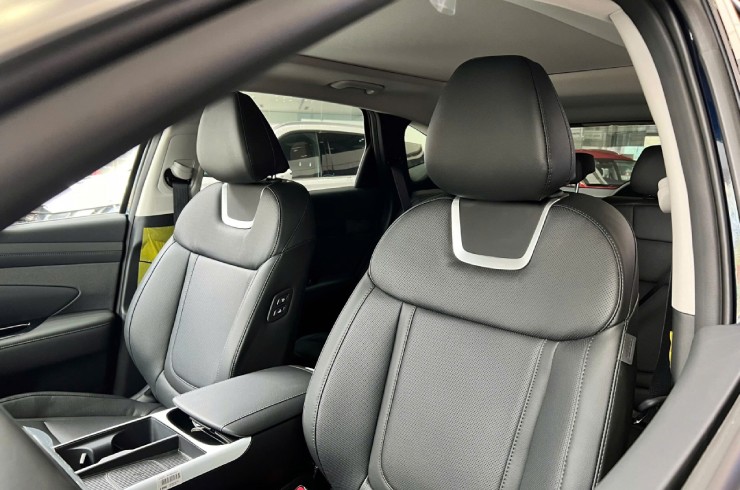 tucson12-1749657141-427-width740height490 Cận cảnh dòng SUV "ăn khách" Hyundai Tucson, giá từ 769 triệu đồng - 7