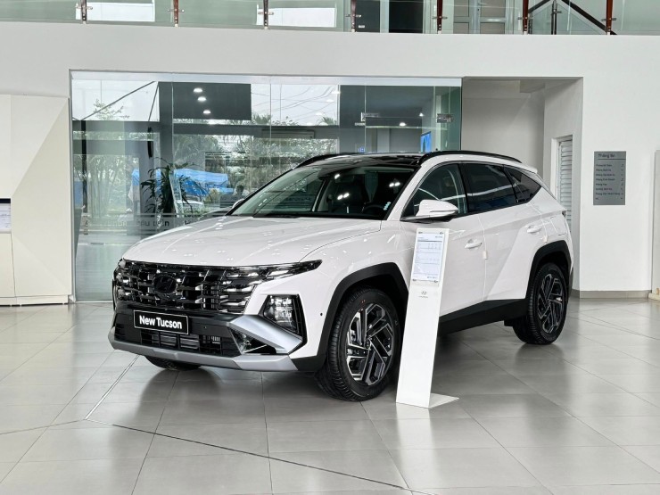 tucson2-1749657059-818-width740height555 Cận cảnh dòng SUV "ăn khách" Hyundai Tucson, giá từ 769 triệu đồng - 2