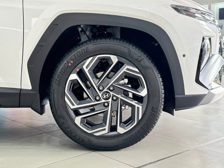tucson3-1749657059-448-width740height555 Cận cảnh dòng SUV "ăn khách" Hyundai Tucson, giá từ 769 triệu đồng - 1