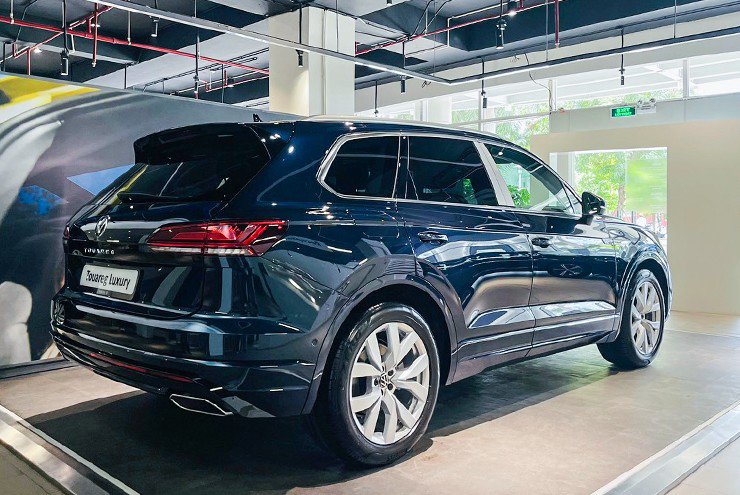 Xe Volkswagen Touareg nhập khẩu giảm giá 600 triệu liệu có thoát cảnh "Ế" - 2