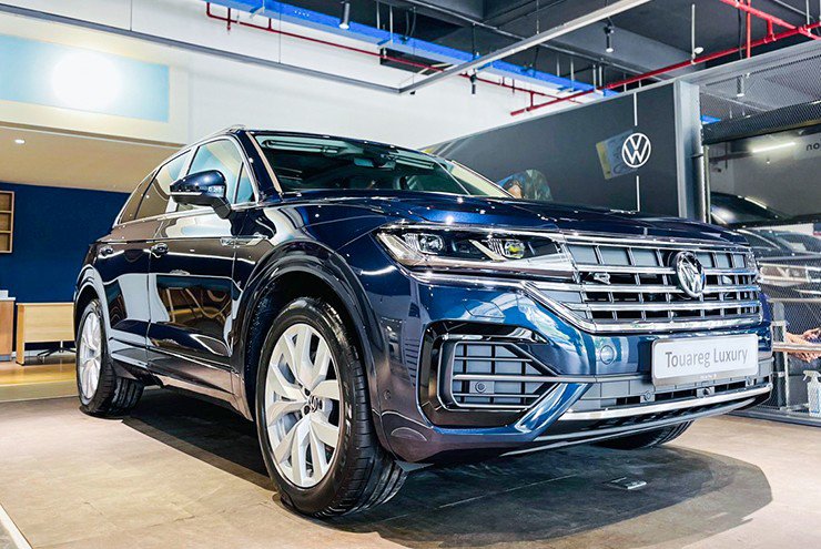 Xe Volkswagen Touareg nhập khẩu giảm giá 600 triệu liệu có thoát cảnh "Ế" - 1