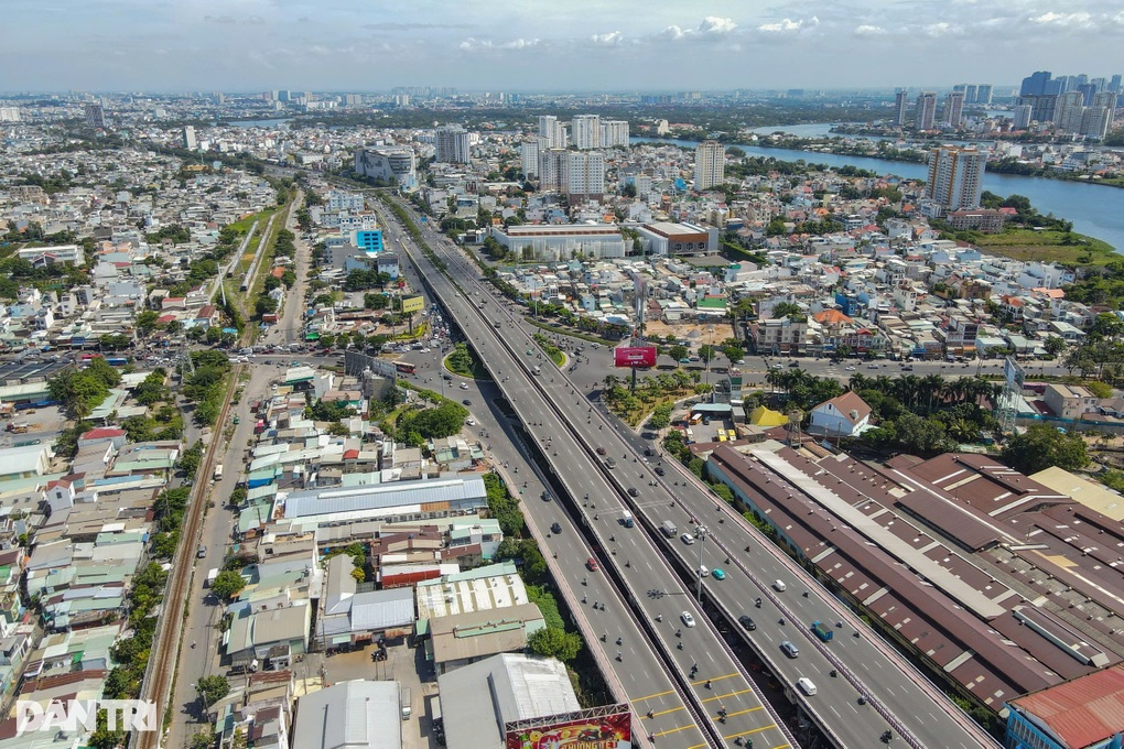 Bất động sản quanh TPHCM nhộn nhịp trước giờ G, nhà đầu tư đổi vị? - 1 Bất động sản quanh TPHCM nhộn nhịp trước giờ G, nhà đầu tư đổi vị? - 1